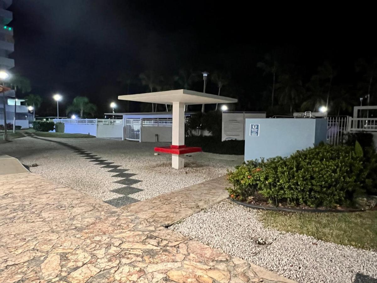 Hobie Oceanfront Apartment At Isla Verde Σαν Χουάν Εξωτερικό φωτογραφία