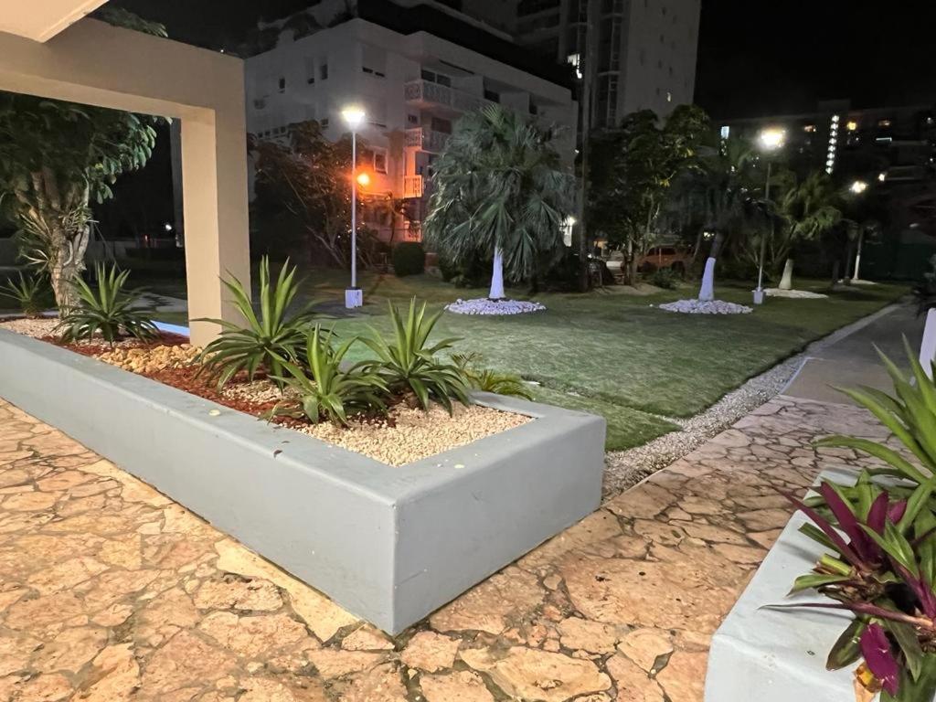 Hobie Oceanfront Apartment At Isla Verde Σαν Χουάν Εξωτερικό φωτογραφία